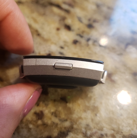 Fitbit Charge 2 Activity Tracker - Picture 5 of 6